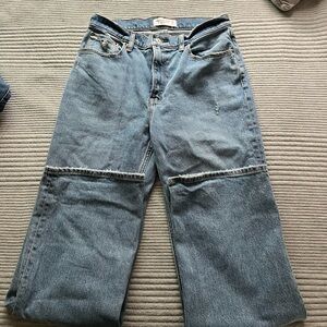 A&F High Rise 90s relaxed jeans in color Medium - size 28